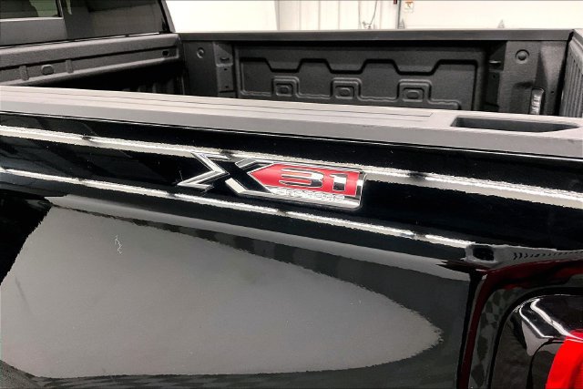 Used 2024 GMC Sierra 1500 Elevation w/ Elevation Premium Package AWD/4WD image 9
