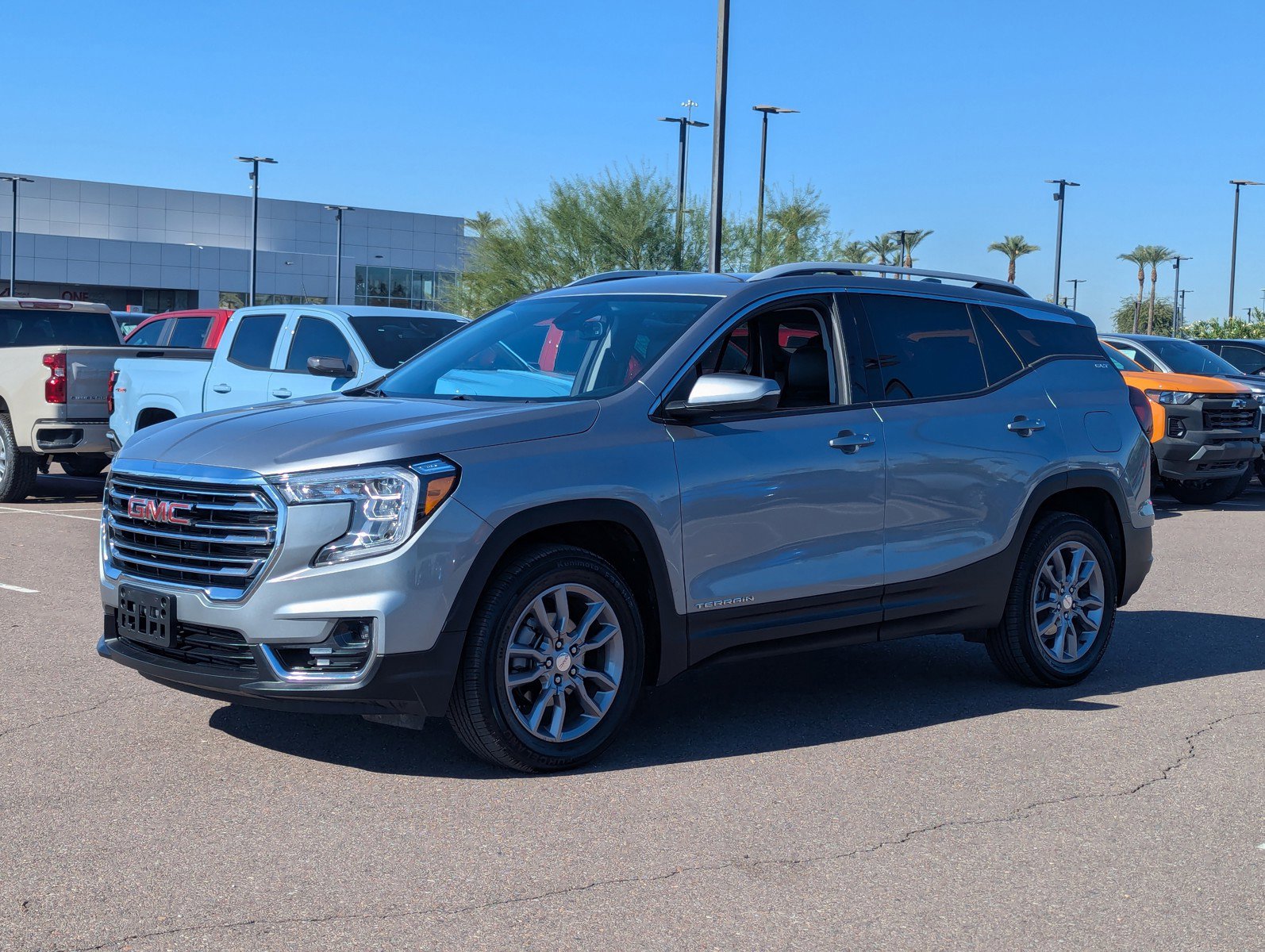 Certified 2024 GMC Terrain SLT image 2