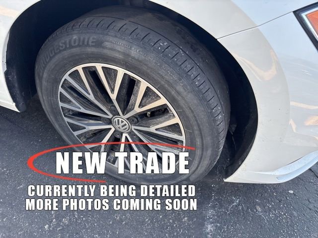 Used 2021 Volkswagen Jetta SE w/ SE Cold Weather Package image 2