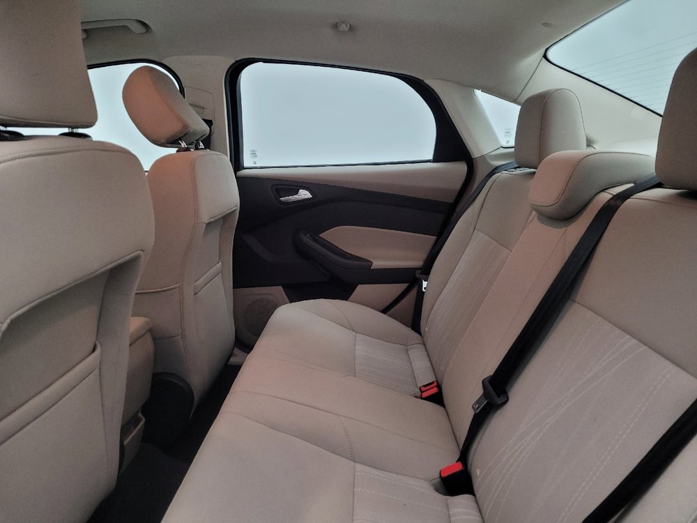 Used 2016 Ford Focus SE w/ SE Cold Weather Package image 18
