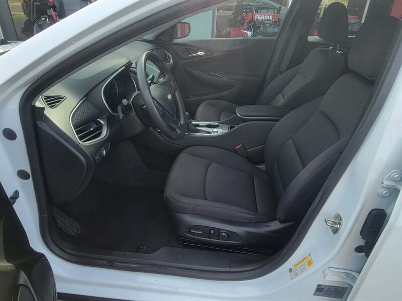 Used 2024 Chevrolet Malibu LT FWD image 15