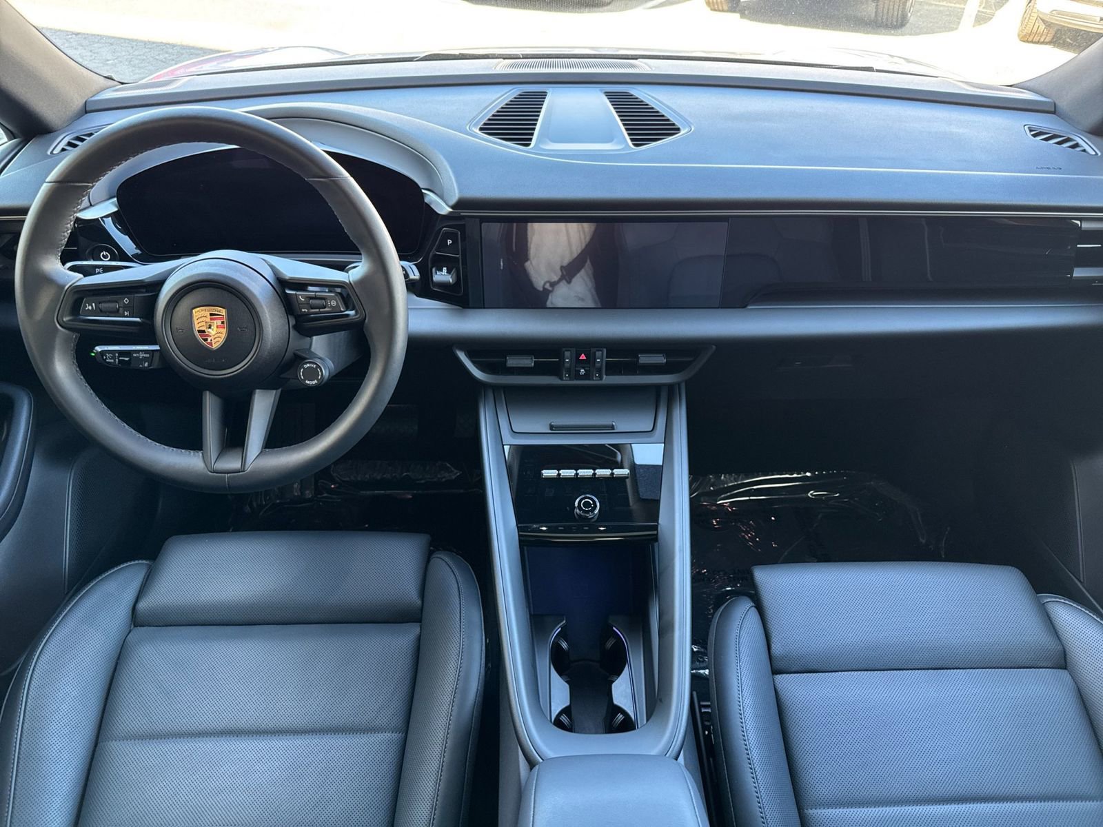 Certified 2025 Porsche Macan 4 Electric AWD/4WD image 6