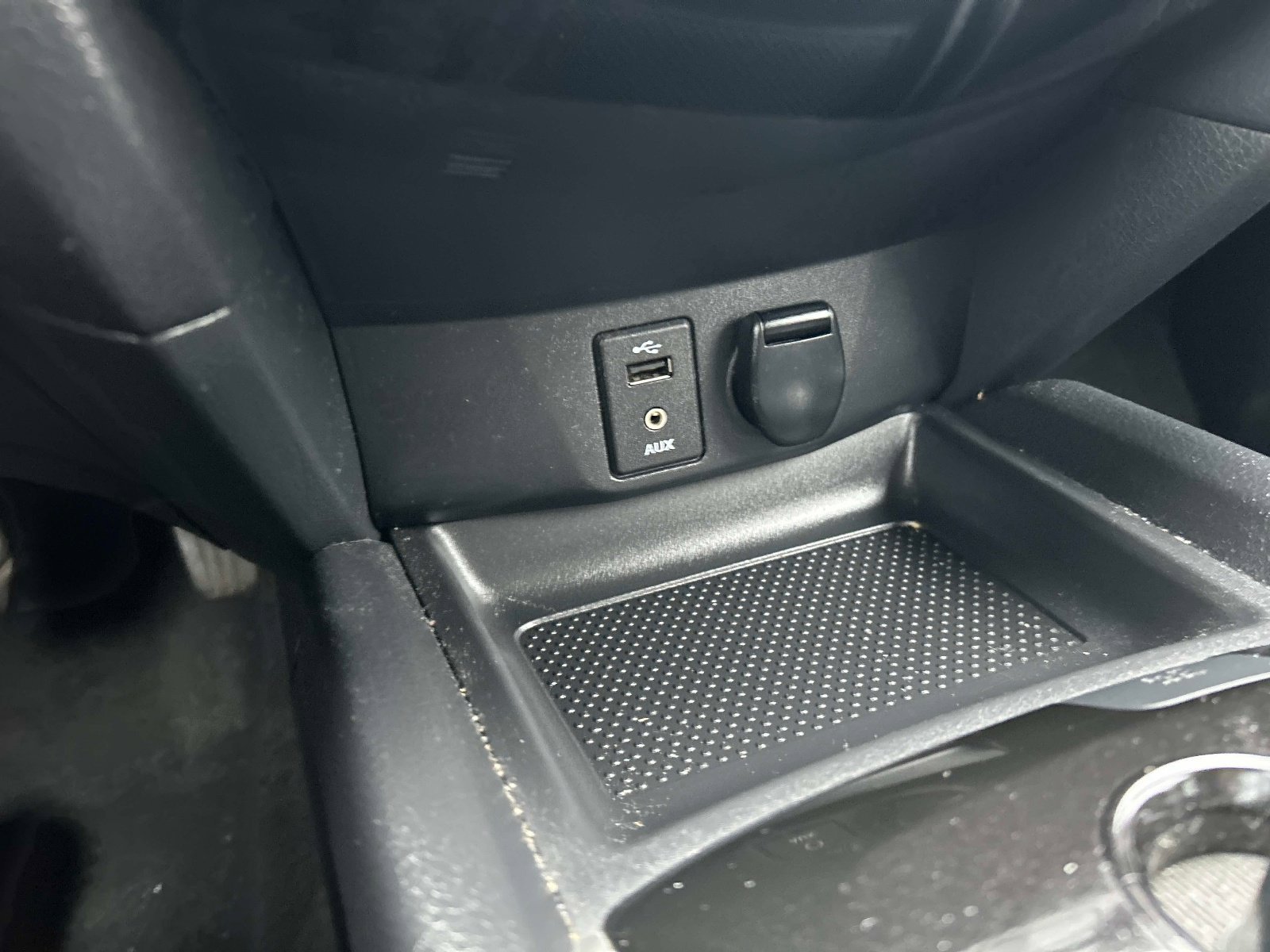 Used 2015 Nissan Rogue SV image 30