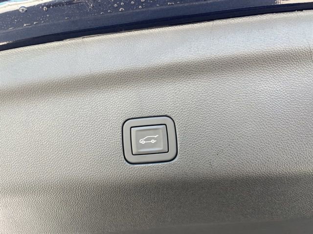 New 2025 Chevrolet Suburban Premier image 9