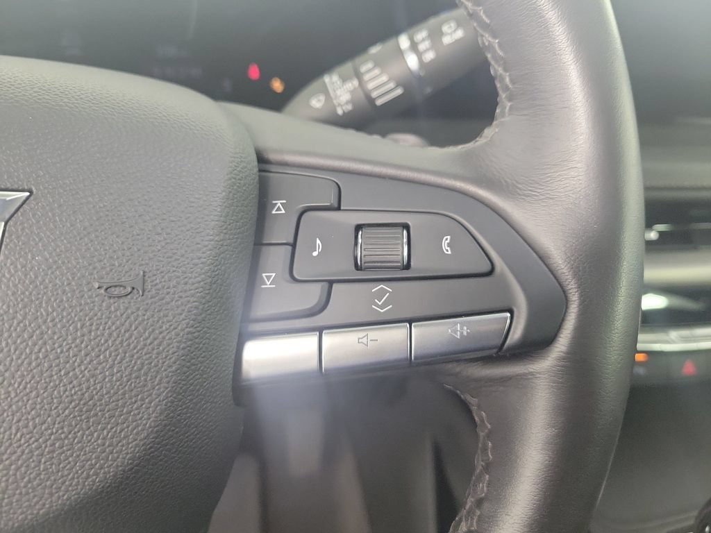 Used 2025 Cadillac XT4 Premium Luxury FWD image 22