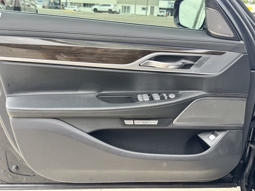 Used 2018 BMW 740i RWD image 7