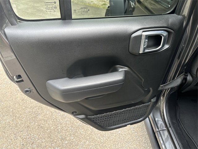 Used 2024 Jeep Gladiator Rubicon w/ Technology Group image 21