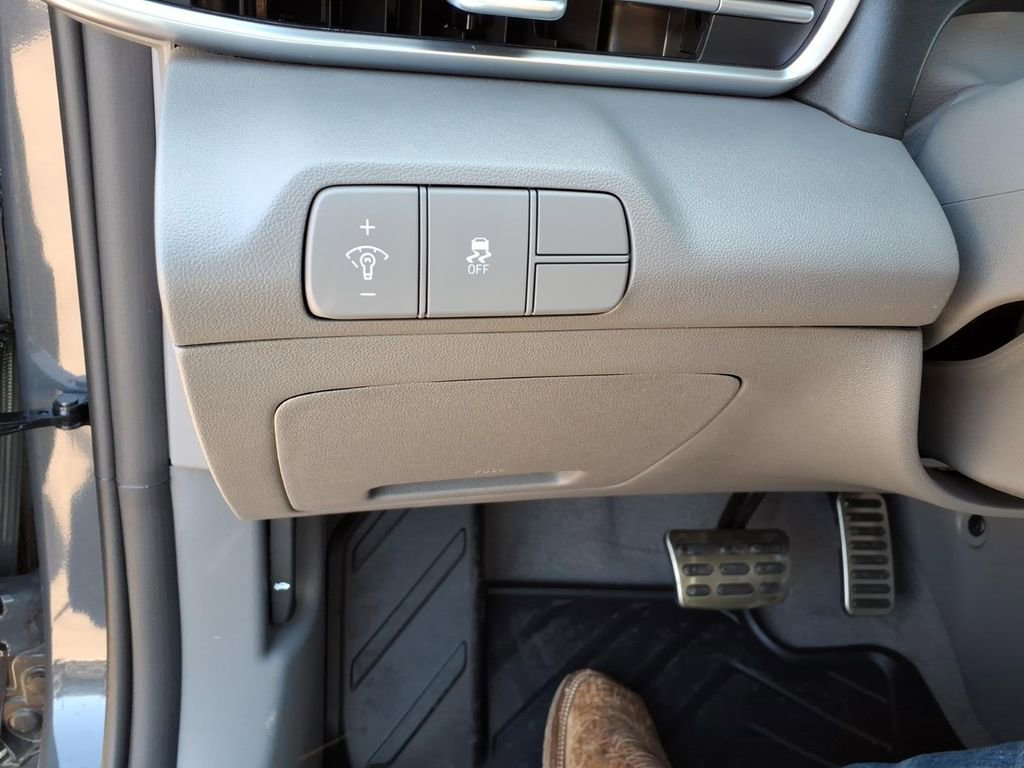 New 2026 Hyundai Elantra Sport FWD image 16