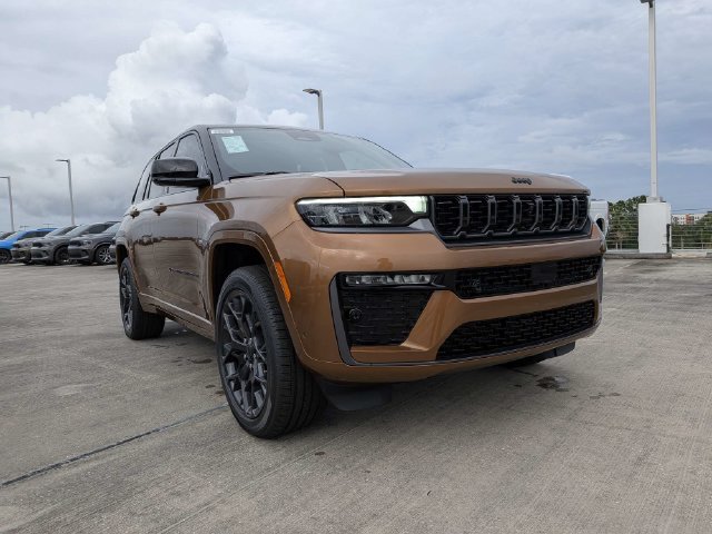 New 2027 Jeep Grand Cherokee Summit w/ Adv Protech Group IV AWD/4WD image 2
