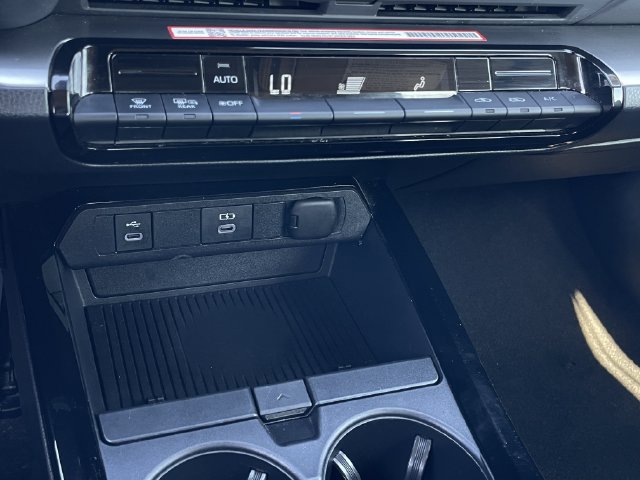 Used 2025 Toyota Prius LE FWD image 19