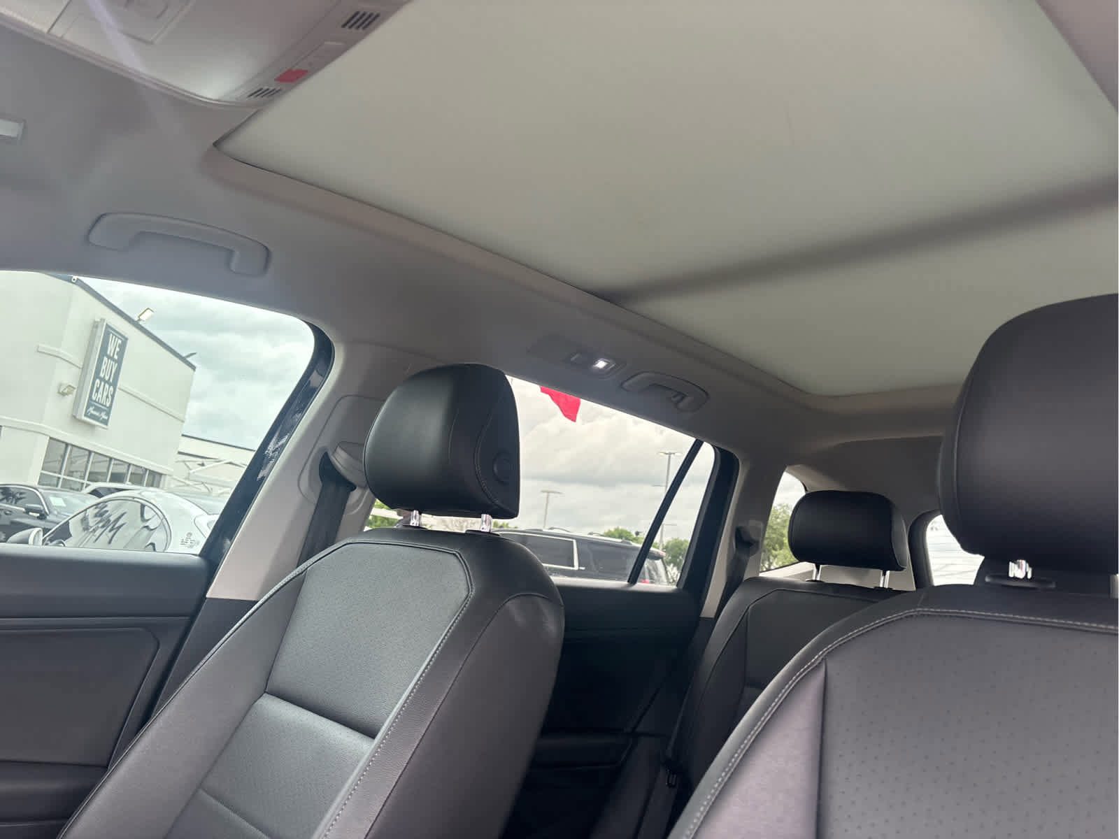 Used 2018 Volkswagen Tiguan SE image 8