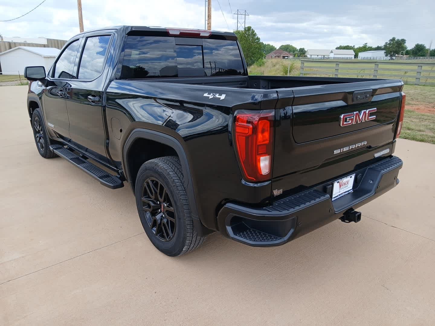Used 2026 GMC Sierra 1500 Elevation w/ Elevation Premium Package AWD/4WD image 3