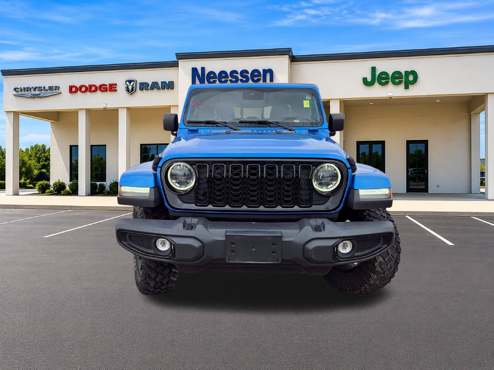 Used 2024 Jeep Gladiator Sport AWD/4WD image 2