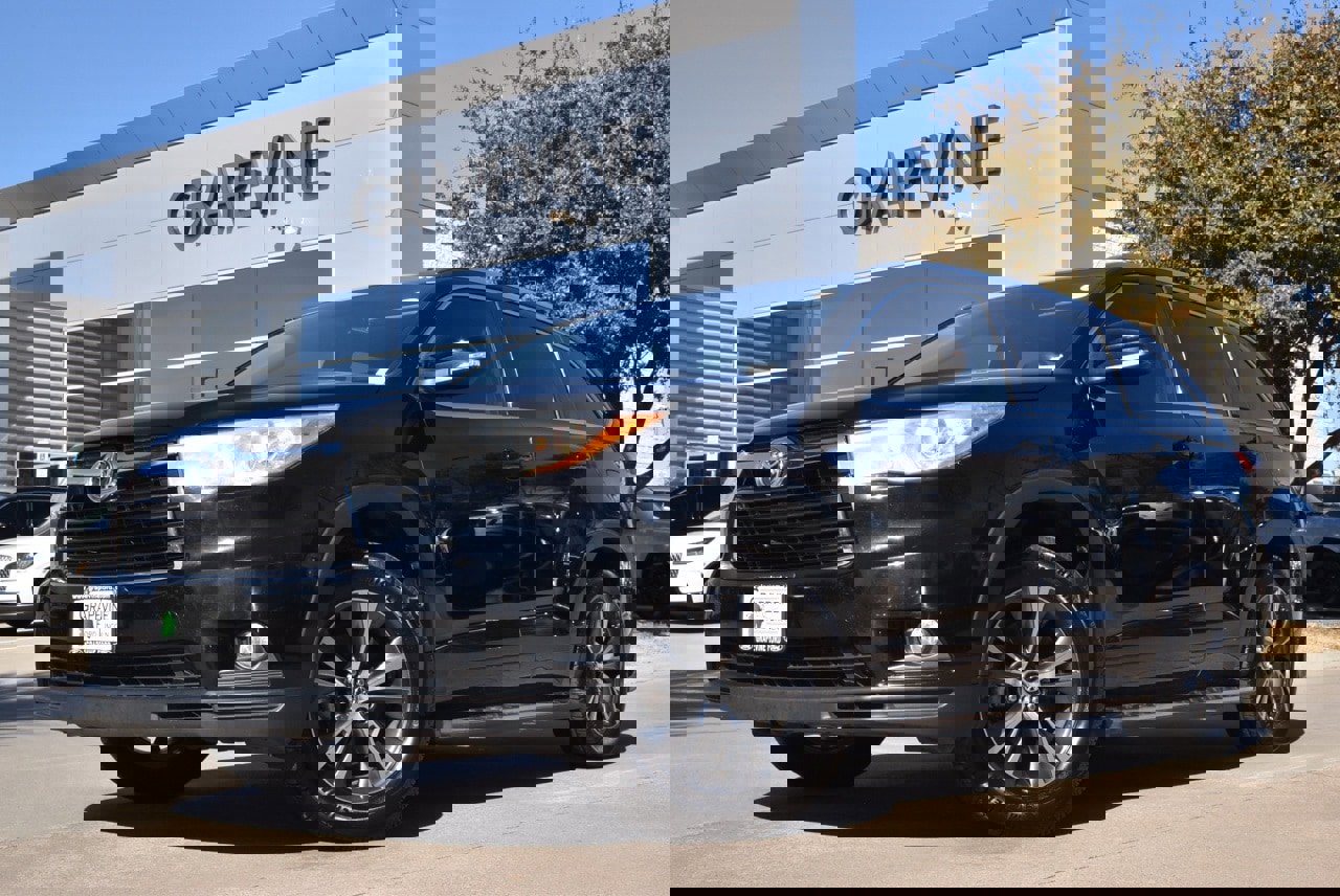 Used 2016 Toyota Highlander XLE image 1