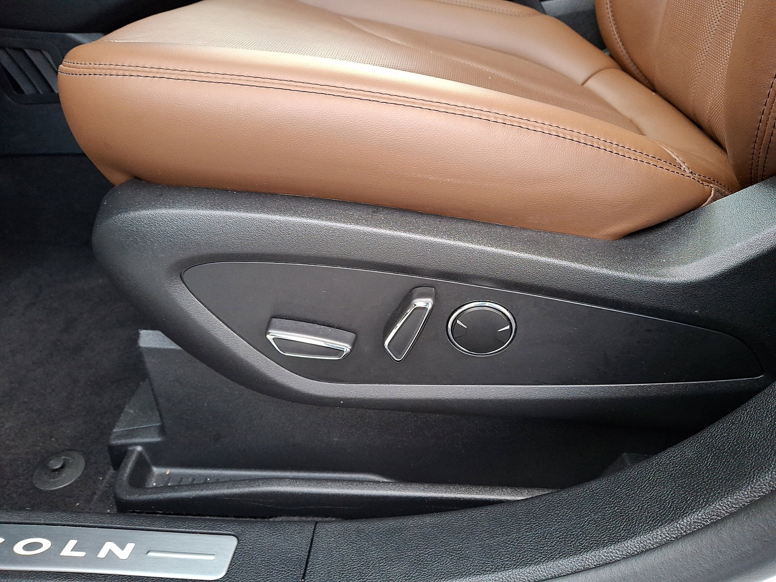 Certified 2023 Lincoln Nautilus Reserve w/ Equipment Group 201A image 15