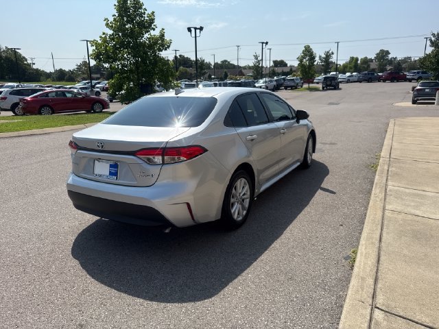 Used 2024 Toyota Corolla LE w/ LE Convenience Package FWD image 4