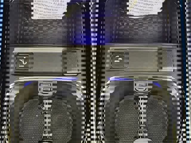 Used 2025 Mercedes-Benz GLB 250 4MATIC image 32