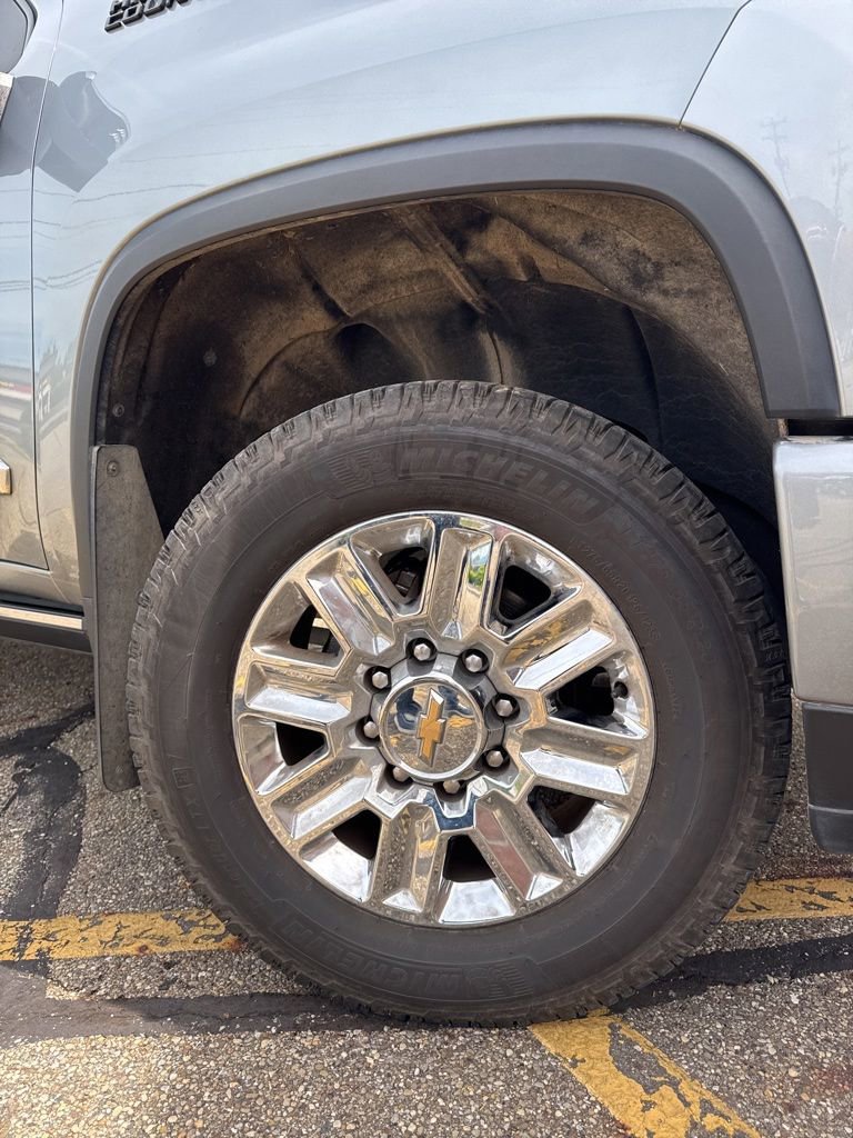Used 2024 Chevrolet Silverado 2500 High Country w/ Technology Package AWD/4WD image 8