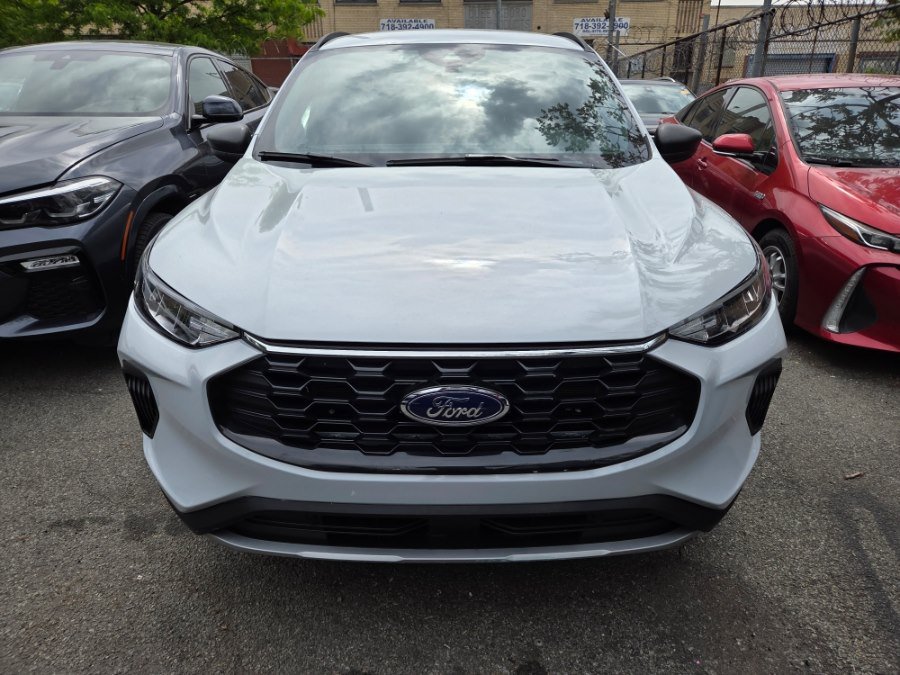 Used 2025 Ford Escape ST-Line FWD image 2