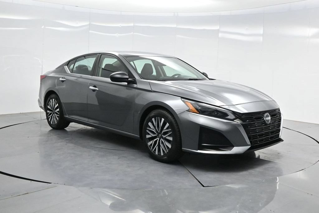 Used 2024 Nissan Altima 2.5 SV FWD image 34