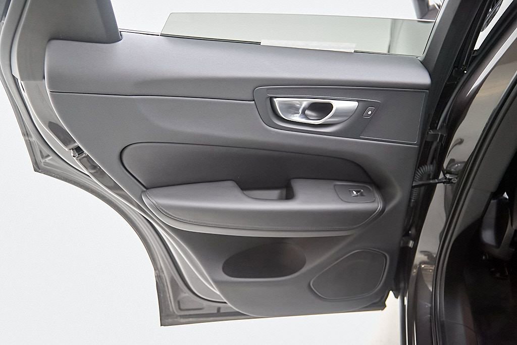 Certified 2023 Volvo XC60 B5 Plus w/ Climate Package image 19