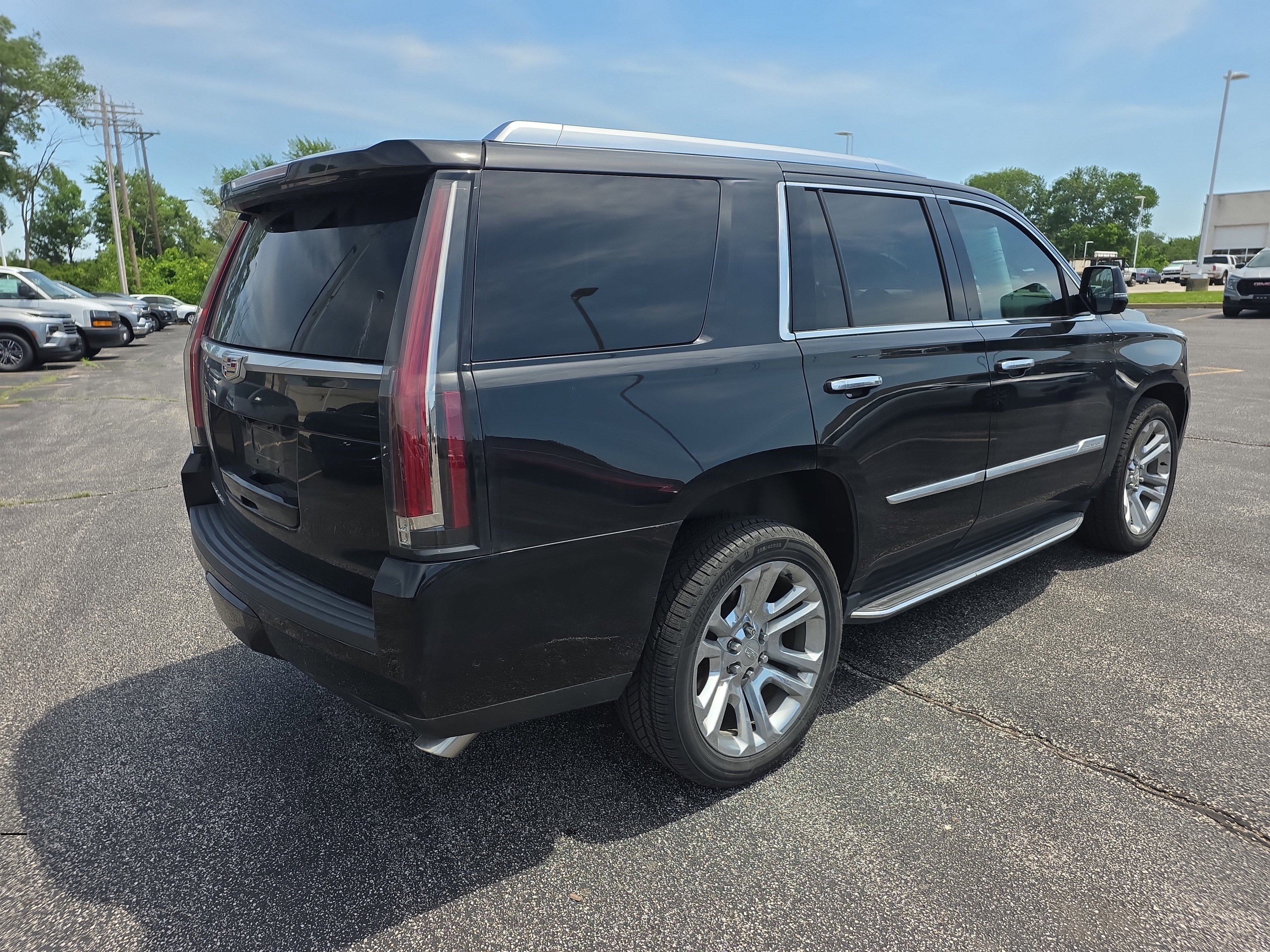 Used 2018 Cadillac Escalade Luxury AWD/4WD image 4
