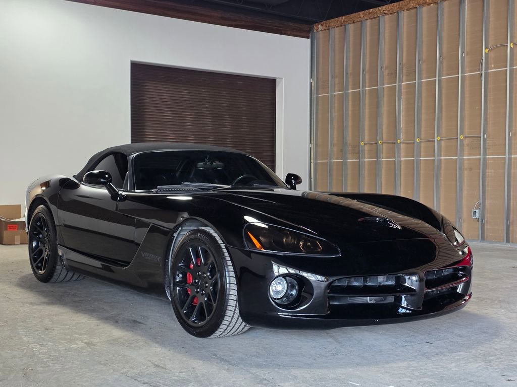 Used 2004 Dodge Viper SRT-10 RWD image 3