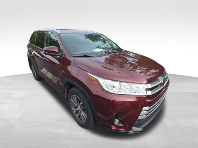 Used 2018 Toyota Highlander XLE AWD/4WD image 9