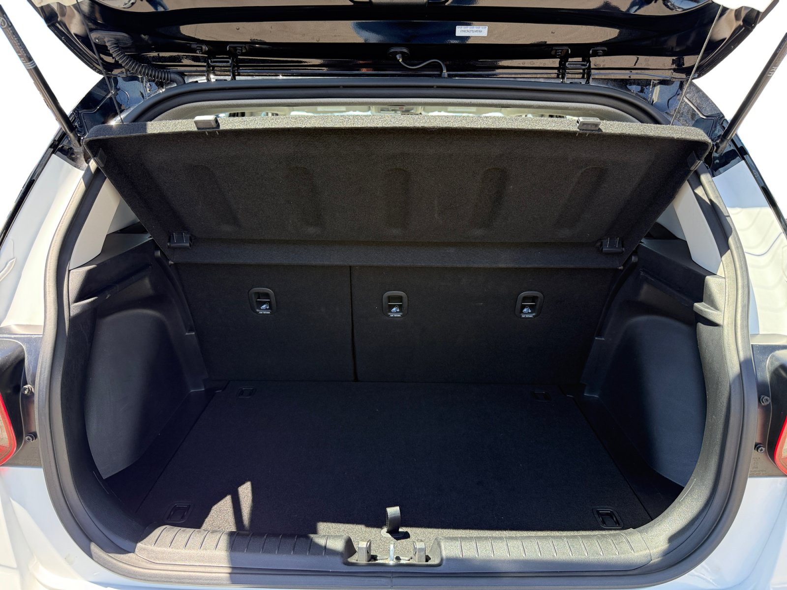 Used 2025 Hyundai Venue Limited FWD image 17
