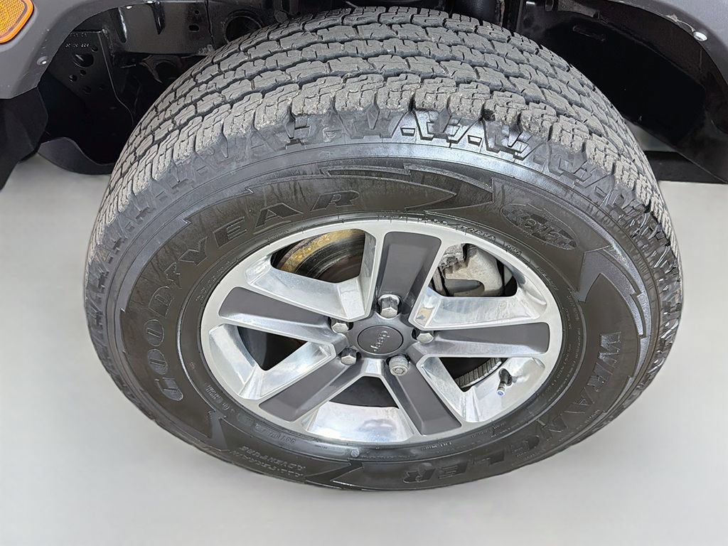 Used 2021 Jeep Wrangler Unlimited Sahara w/ Uconnect 4C Nav & Sound Group AWD/4WD image 19