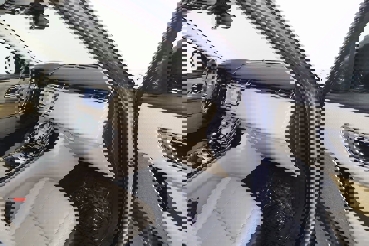 Used 2021 Land Rover Range Rover Velar R-Dynamic S image 47