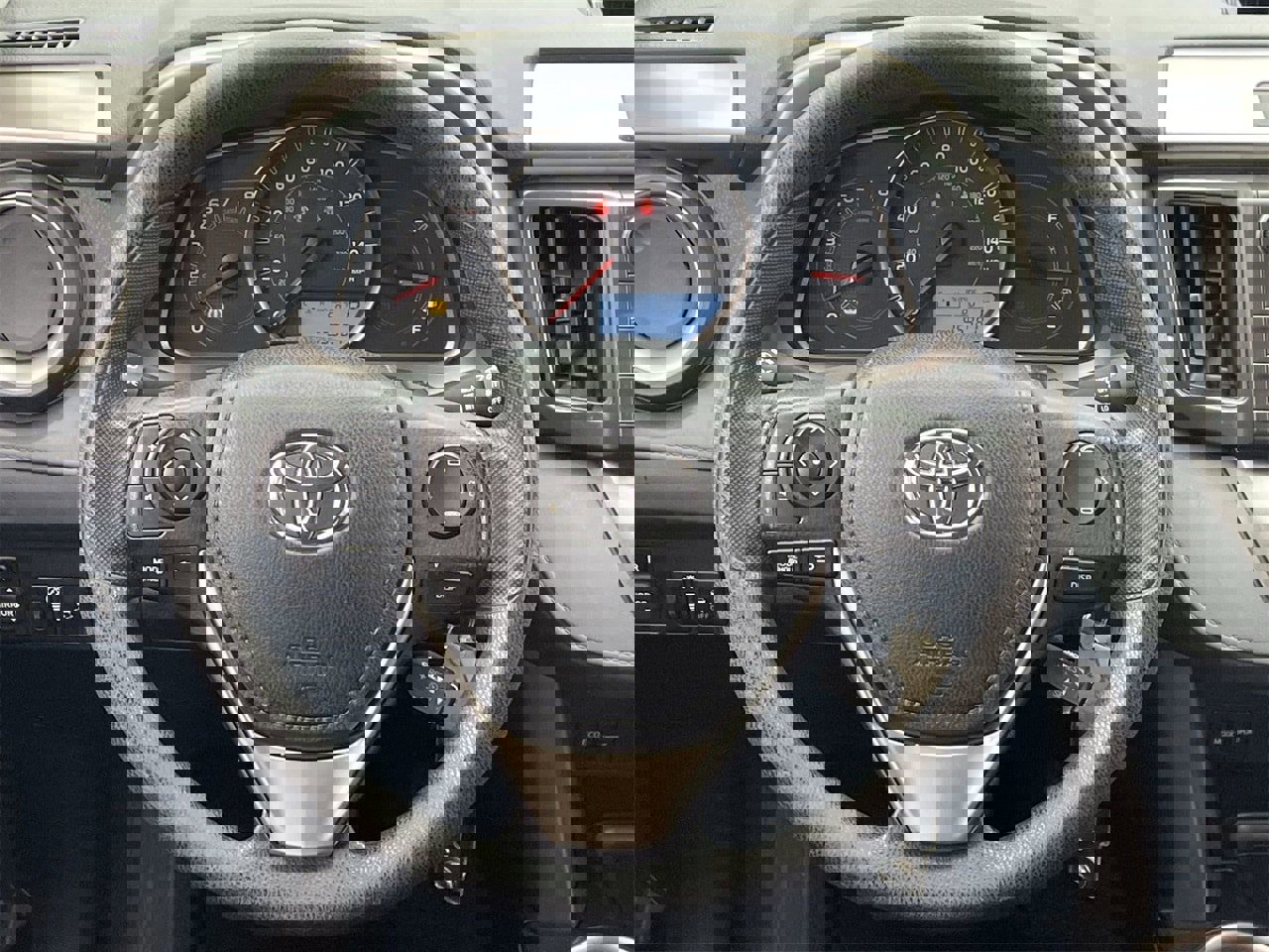 Used 2015 Toyota RAV4 LE image 21