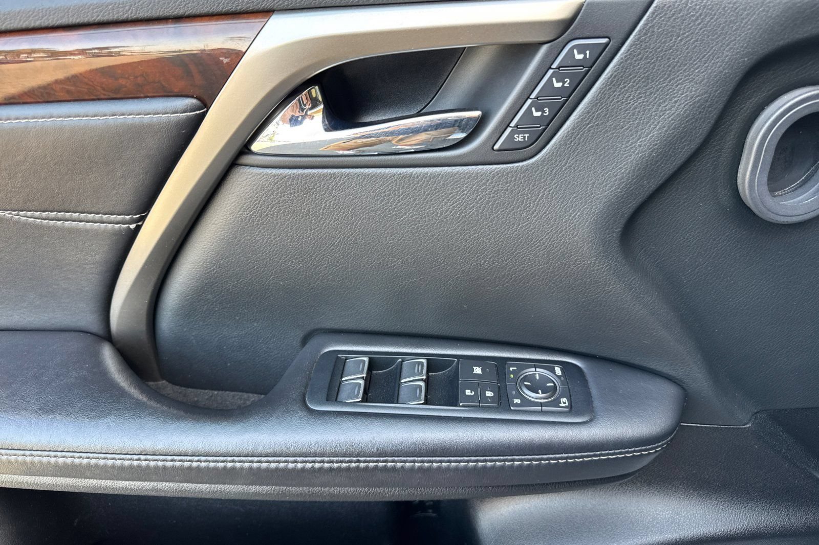 Used 2017 Lexus RX 450h AWD w/ Cold Weather Package image 11