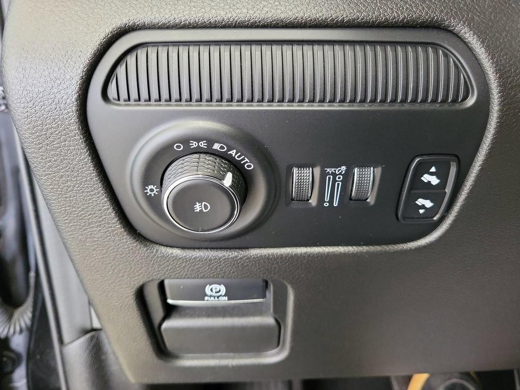 Used 2024 Jeep Wagoneer L Series II w/ Flexible Seating Group AWD/4WD image 32