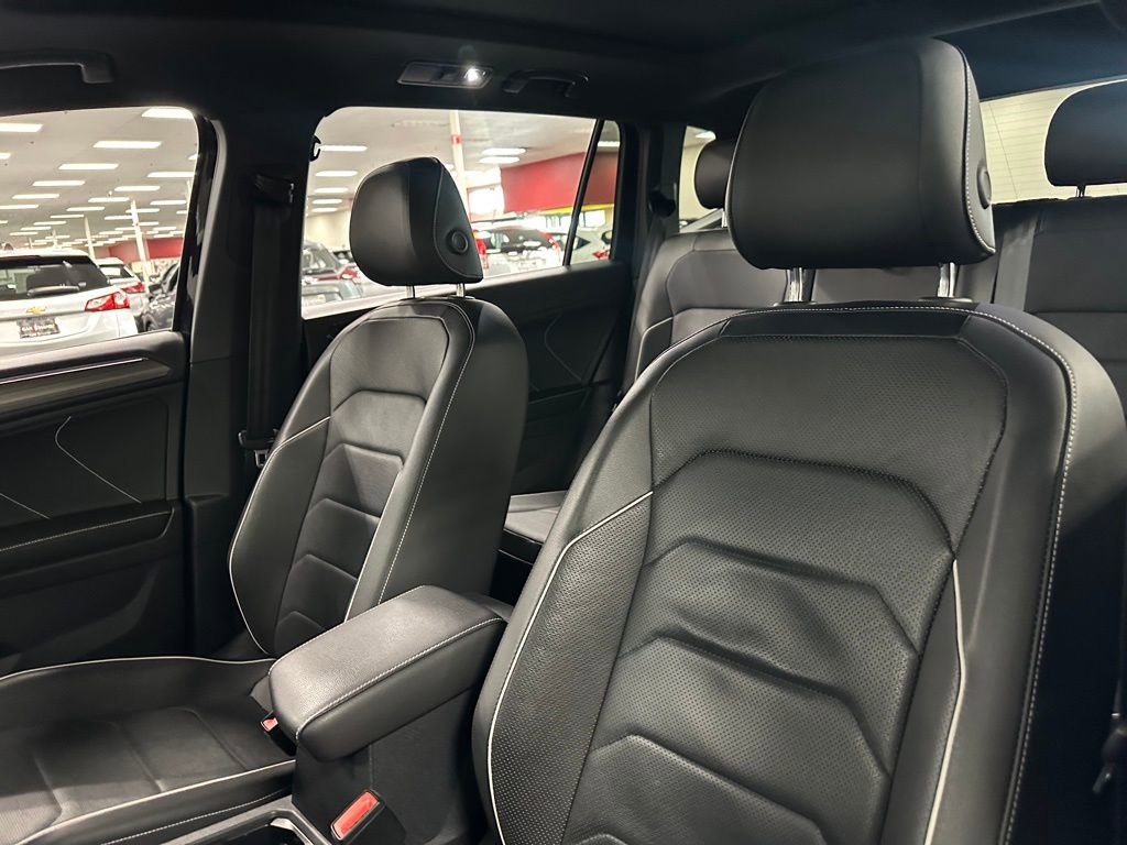 Used 2022 Volkswagen Tiguan SEL R-Line AWD/4WD image 16