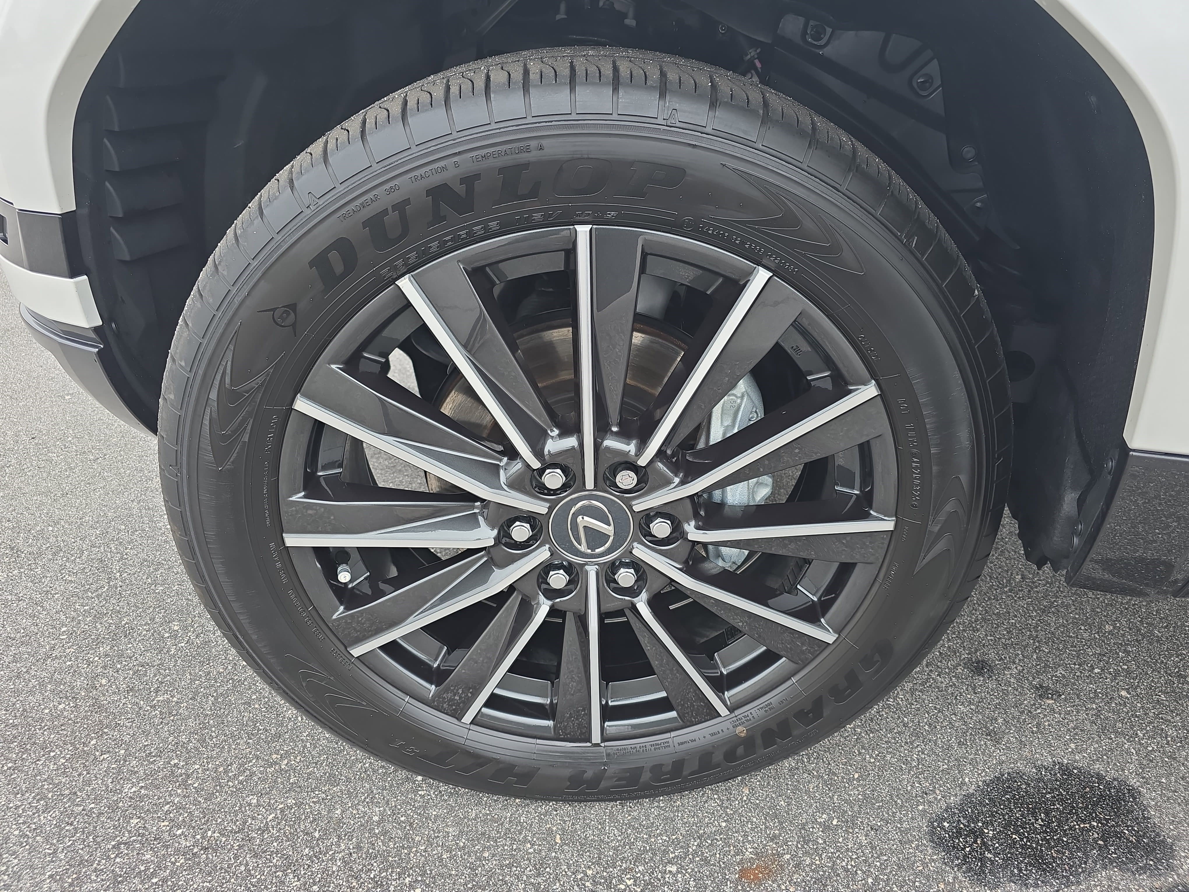 Used 2025 Lexus GX 550 image 34