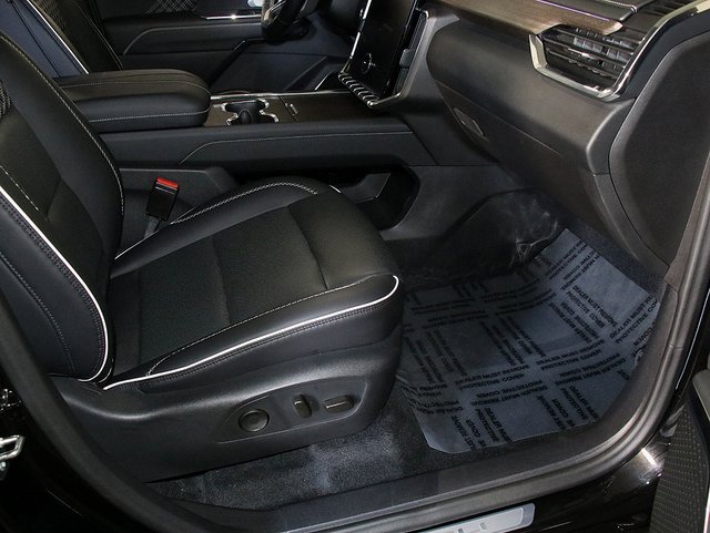 Used 2024 GMC Acadia Denali w/ Super Cruise Package image 38