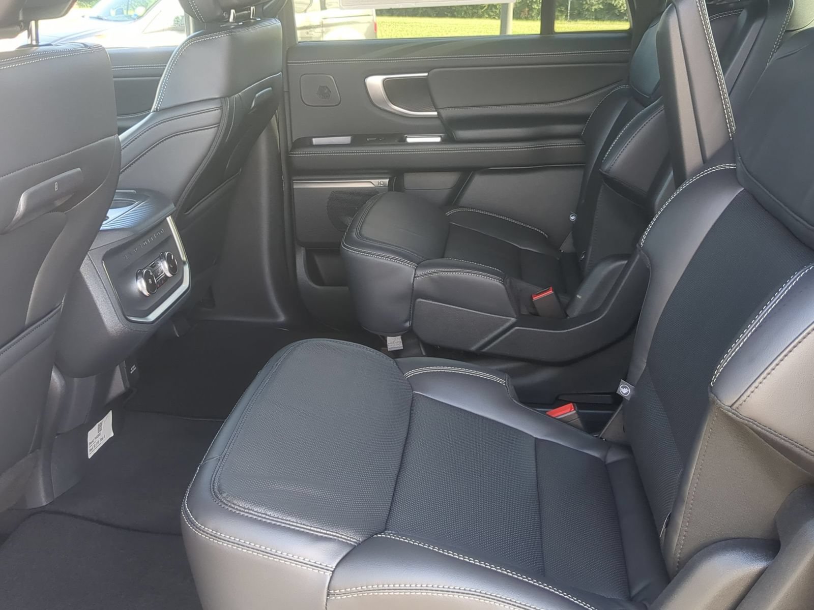 New 2027 Ford Expedition Max Platinum w/ Stealth Appearance Package AWD/4WD image 30