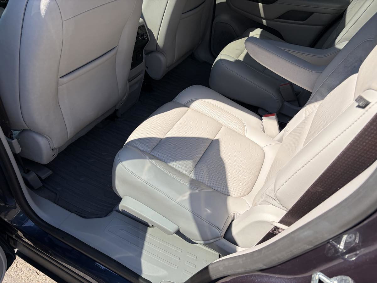 Used 2018 GMC Acadia SLT w/ LPO, Protection Package AWD/4WD image 17