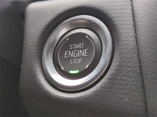 Used 2024 GMC Yukon SLT w/ SLT Luxury Package image 28