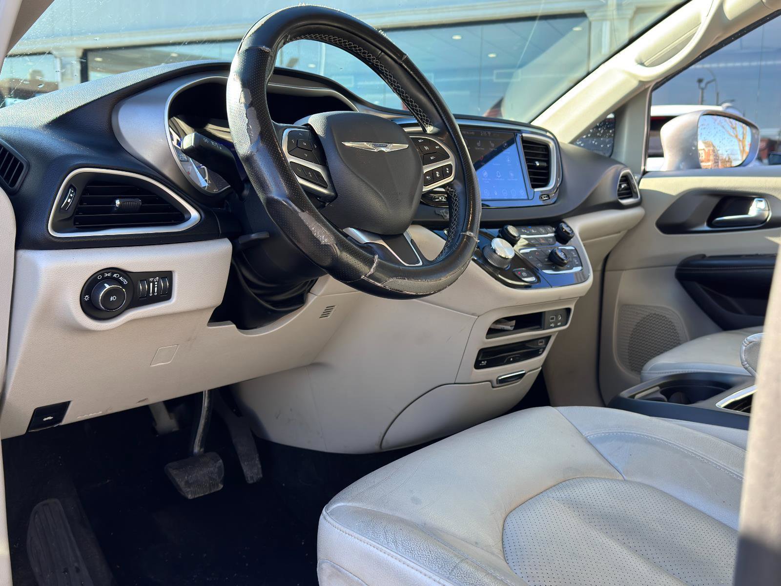 Used 2020 Chrysler Pacifica Touring-L Plus image 17