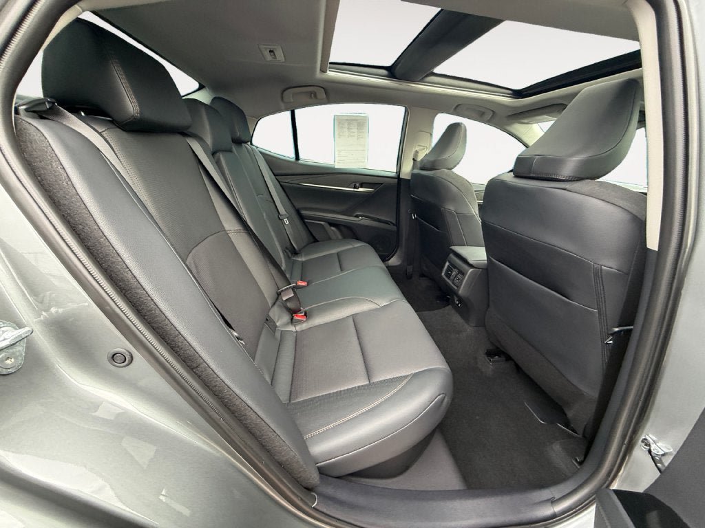 Used 2025 Toyota Camry XLE w/ Premium Plus Package AWD/4WD image 23