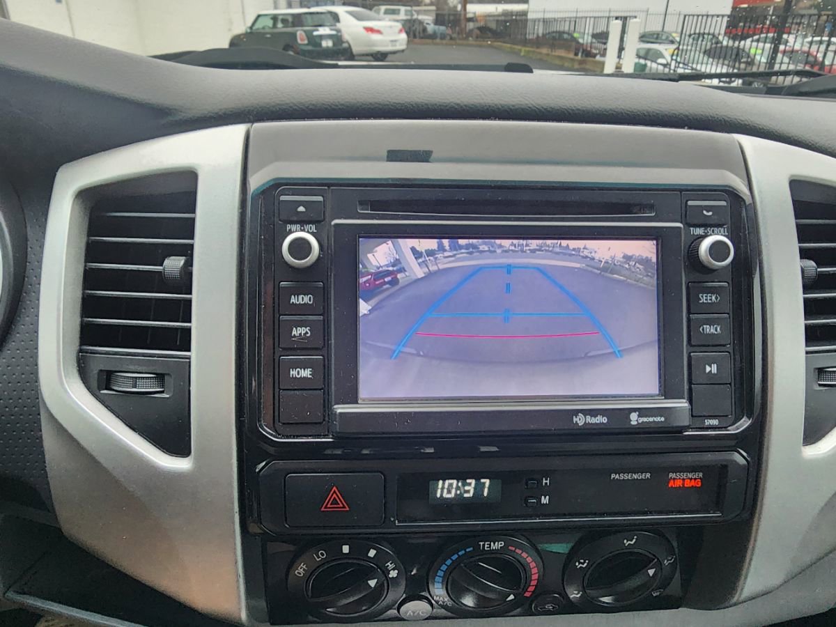 Used 2014 Toyota Tacoma PreRunner w/ SR5 Package image 11