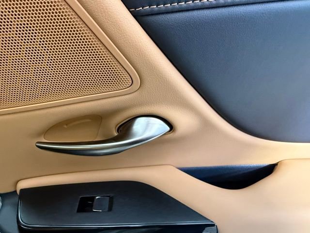 Used 2025 Lexus ES 300h w/ Premium Package image 32