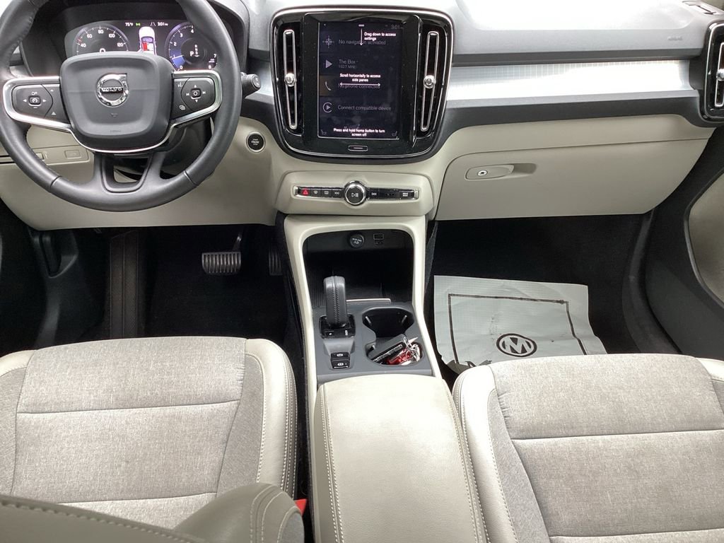 Used 2020 Volvo XC40 T5 Momentum image 13
