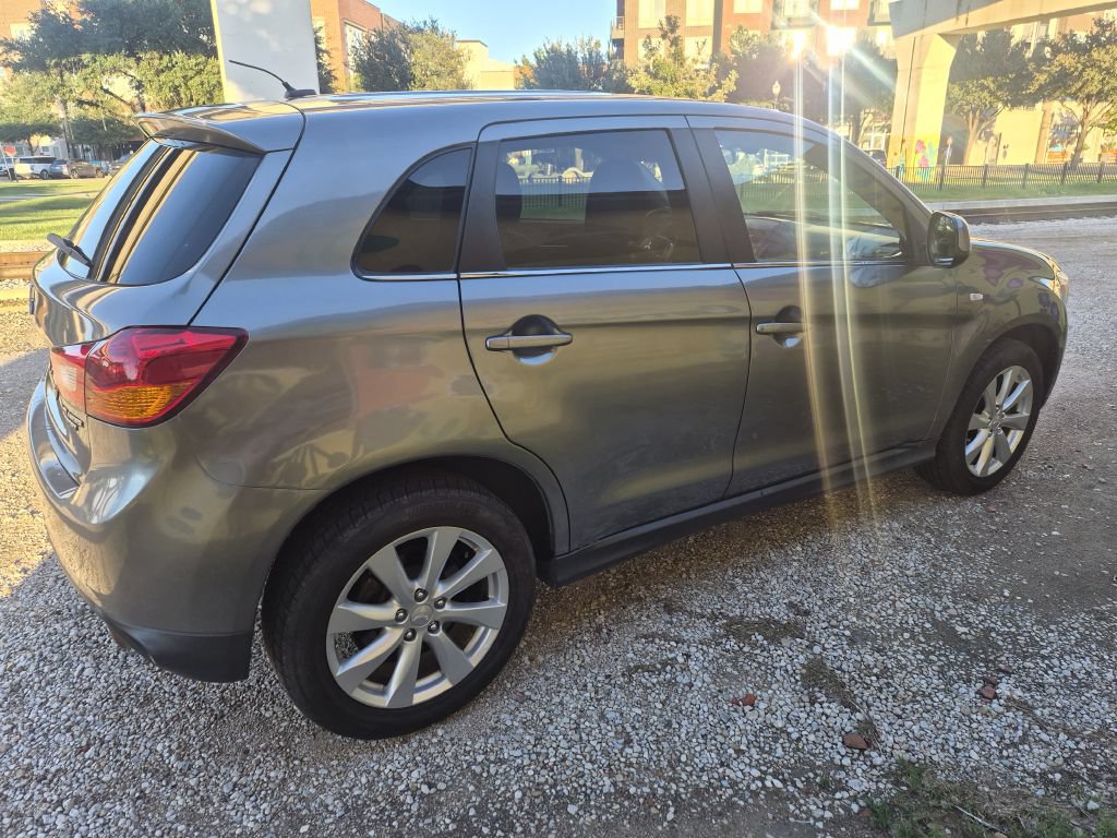 Used 2014 Mitsubishi Outlander Sport SE FWD image 5