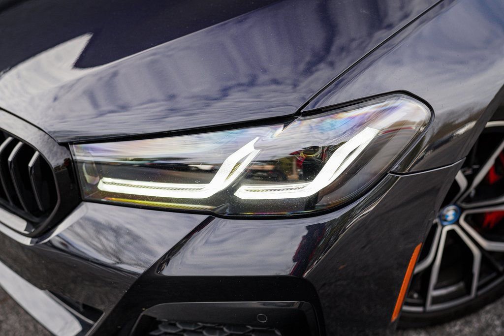 Used 2023 BMW 530e w/ M Sport Package image 4