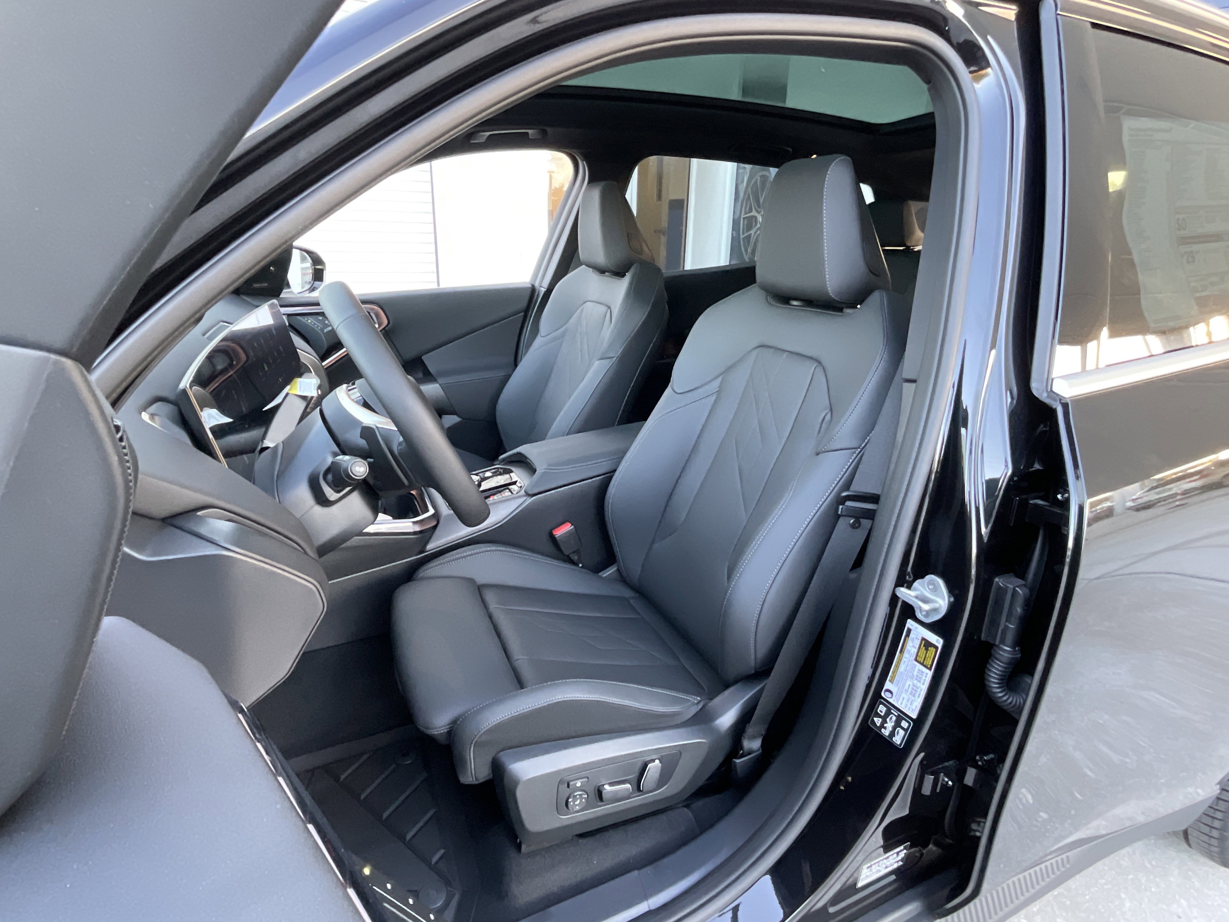 New 2025 BMW X3 xDrive30i w/ Convenience Package image 11