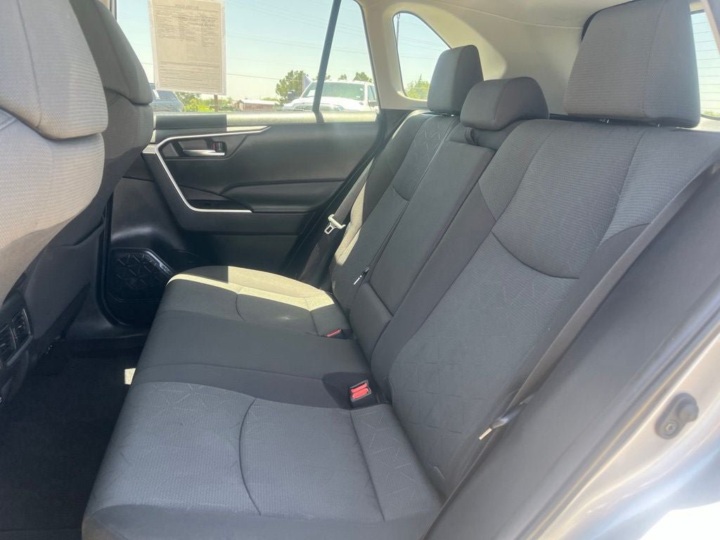 Used 2021 Toyota RAV4 XLE w/ Convenience Package FWD image 22