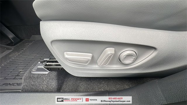 New 2026 Toyota Highlander XLE image 16